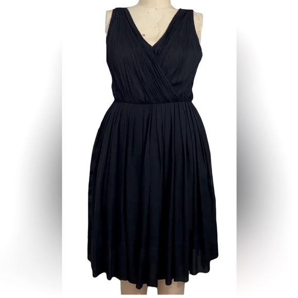 NWT Talbots 💯% Silk v- neckFit and Flare Black Size 6